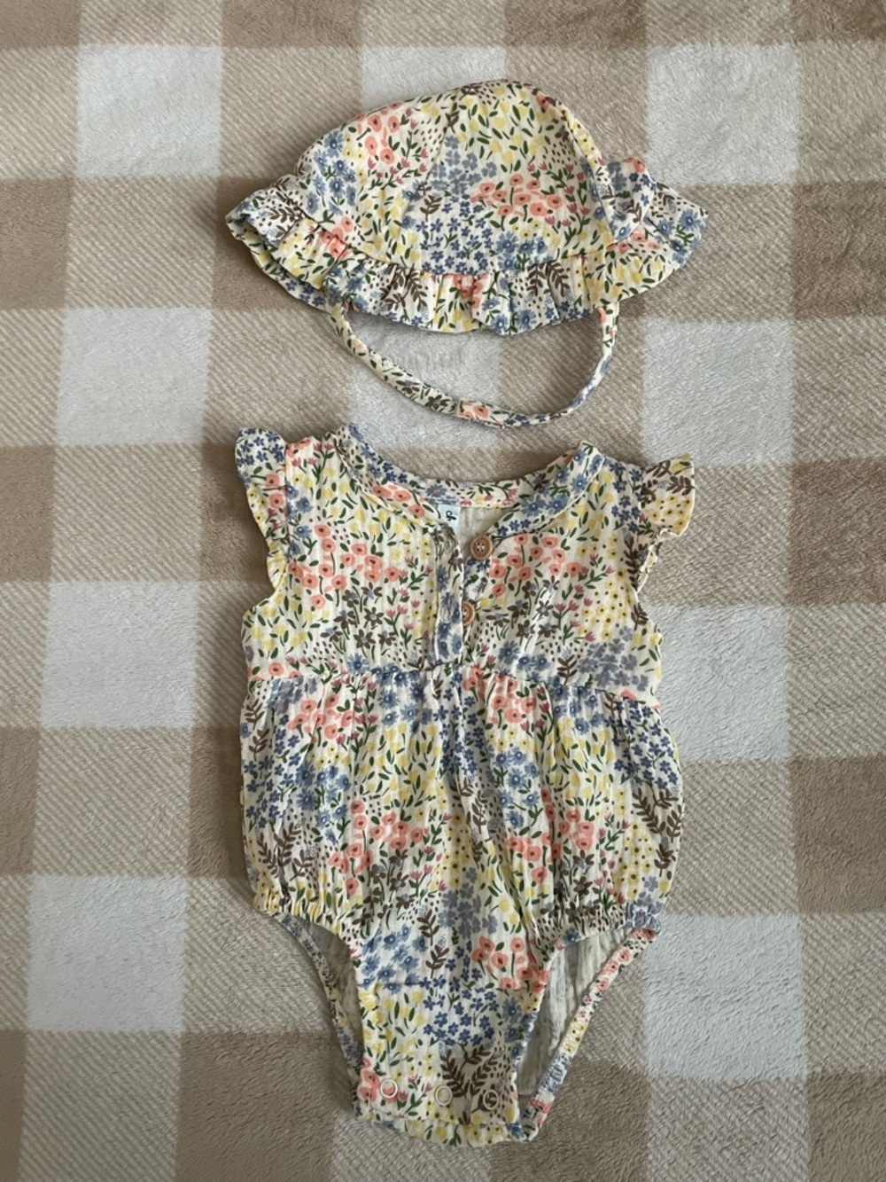 Charlotte & Star Set 0-3 Months Floral Baby Girl Romper with Matching Sun Hat